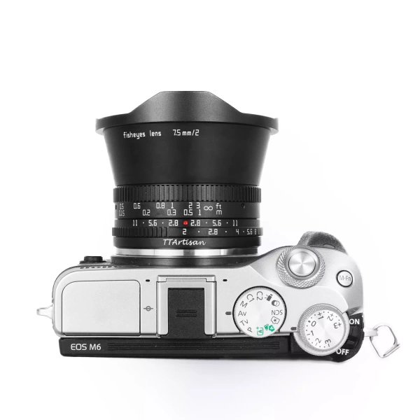 Canon EOS M камера и 7.5 мм объектив