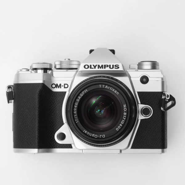 17 мм F1.4 С камерой Olympus